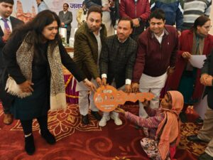 Uttar Pradesh Divas उत्तर प्रदेश दिवस मनाकर, मतदाताओं को दिलाई शपथ