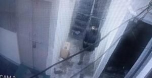 Hapur दुकान से लाखों का सोना लेकर पूर्व कारीगर हुआ फरार, वारदात सीसीटीवी कैमरे में हुई कैद