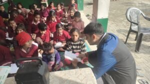 Anganwadi center आंगनबाड़ी केन्द्र अनवरपुर की हालत देखकर नाराज हुए सीडीओ, मांगा स्पष्टीकरण