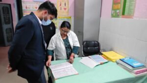 CDO Inspection सीडीओ ने सीएचसी गढ़मुक्तेश्वर का किया औचक निरीक्षण