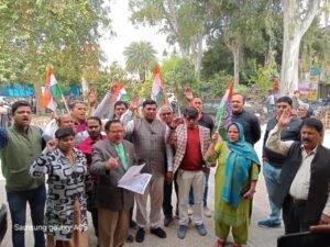 Congress News ओलावृष्टि से बर्बाद हुई किसानों की फसलों के मुआवजे पर कांग्रेस जनों ने सौंपा एसडीएम को ज्ञापन.