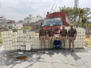 Hapur crime news तस्करी कर ले जाई जा रही बीस लाख की शराब बरामद, हरियाणा से बिहार जा रही थी शराब