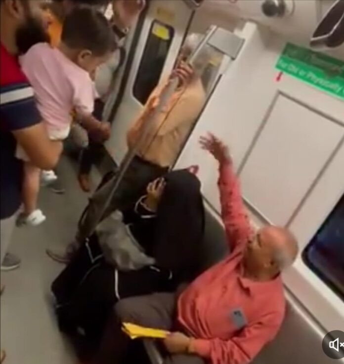 Delhi Metro Viral Video