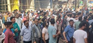 Hapur हापुड़ के गोलमार्केट में साड़ी की दुकान में लगी भीषण आग, मची अफरा तफरी Hapur-