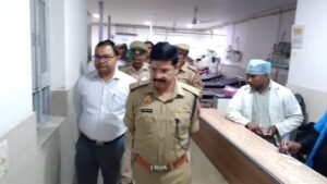 Hapur ईवनिंग वाॅक पर निकली युवती की अज्ञात वाहन की चपेट में आकर मौत, मां बेटी सहित तीन घायल Hapur --.