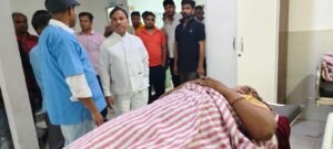 Hapur ईवनिंग वाॅक पर निकली युवती की अज्ञात वाहन की चपेट में आकर मौत, मां बेटी सहित तीन घायल Hapur -