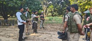 Hapur leopard सलारपुर में तेंदुए की तलाश में जुटी टीमें, आसपास के क्षेत्र में दहशत का माहौल बना