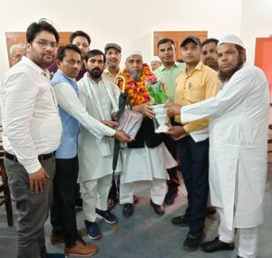 Hapur प्रधानाचार्या के सेवानिवृत्त होने पर दी विदाई