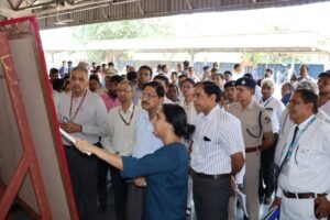Railway News अमृत भारत स्टेशन योजना के तहत चल रहे कार्यों का जीएम ने किया निरीक्षण, मची अफरा तफरी