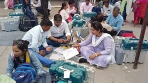 Loksabha Election 2024 नवीन मंडी से कड़ी सुरक्षा के बीच रवाना हुई पोलिंग पार्टी