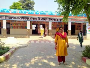 BSA HAPUR News बीएसए ने स्कूलों और बीआरसी कार्यालय का किया निरीक्षण, गैर हाजिर मिले 11 कर्मचारी
