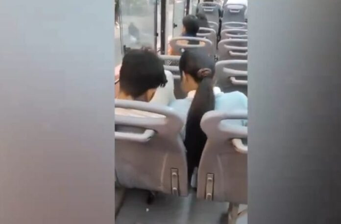 Couple Romance in Bus Viral Video