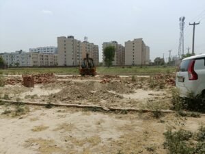 HPDA अवैध निर्माणों पर गरजा प्राधिकरण का बुलडोजर, मची अफरा तफरी