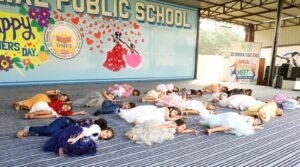 Hapur देव मेमौरियल पब्लिक स्कूल में धूमधाम से मनाया मदर डे