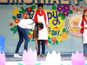 Hapur देव मेमौरियल पब्लिक स्कूल में धूमधाम से मनाया मदर डे