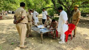 Hapur कब्र से निकला गया शव, मां ने लगाया था बेटे की हत्या का आरोप