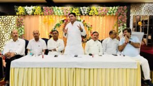 Hapur मतगणना को लेकर जिलाध्यक्ष ने पदाधिकारी और कार्यकर्ताओं को दिए टिप्स