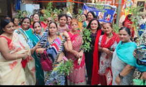 Alliance club hapur एलायंस क्लब हापुड़ गौरव ने तुलसी के पौधे किए वितरित