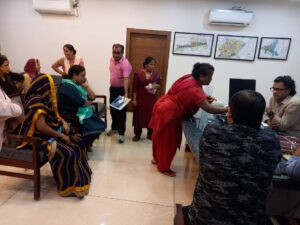 Hapur प्रीत विहार का प्राधिकरण उपाध्यक्ष ने किया निरीक्षण, समस्याओं का निस्तारण करने के दिए निर्देश 2 Hapur---