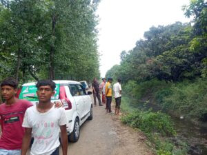 Hapur सिंभावली में अनियंत्रित स्कूली वाहन गहरे नाले में गिरा, बच्चे हुए घायल