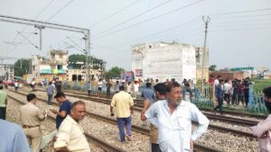 Hapur कुचेसर चौपला फाटक पर ट्रेन की चपेट में आकर युवती की मौत