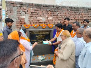 Hapur पालिकाध्यक्ष ने 1. 35 करोड़ से बनने वाली सड़कों का किया शिलान्यास