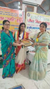 Hapur जैन मिलन के सदस्यों को दिलाई शपथ, पदाधिकारियों को किया सम्मानित