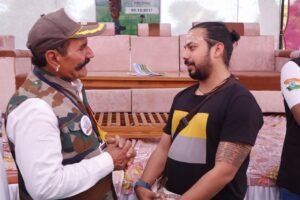 Hapur देशभक्ति का जज्बा, शहीदों की याद में पूरे शरीर पर गुदवा लिए 631 टैटू, जानिए कौन है यह शख्स
