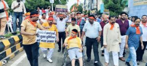 Hapur बांग्लादेश में हिंदुओं पर अत्याचार पर फूटा आक्रोश, हजारों लोगों ने निकाला पैदल मार्च
