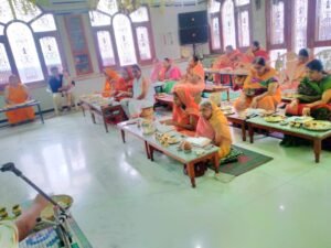 Hapur जैन धर्म के दशलक्षण महापर्व के पांचवें दिन उत्तम सत्य धर्म मनाया