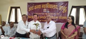 Hapur आर्य कन्या स्नातकोत्तर महाविद्यालय की पत्रिका प्रतिबिंब का हुआ विमोचन, छात्रों को वितरित किए टेबलेट, स्मार्टफोन Hapur -