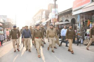 Hapur डीआईजी ने पिलखुवा कोतवाली का किया औचक निरीक्षण, अपराधियों पर कार्रवाई के दिए निर्देश 1 Hapur --