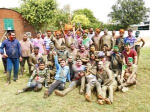 Hapur पुलिस लाइन में एसपी, एएसपी ने पुलिस कर्मियों के साथ जमकर खेली जमकर होली, जमकर थिरके पुलिस कर्मी Hapur--