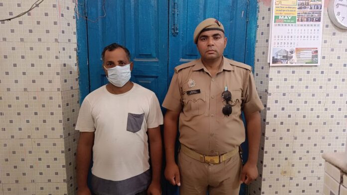 Hapur चोरी का सीमेंट बेचने के आरोपी में दुकानदार गिरफ्तार