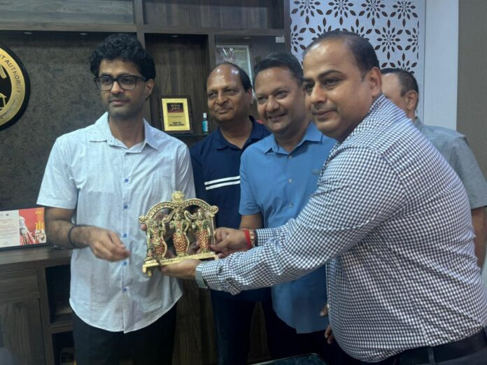 Hapur धीरखेड़ा इंडस्ट्रियल एसोसिएशन ने एचपीडीए उपाध्यक्ष को सड़क निर्माण के लिए आभार किया व्यक्त
