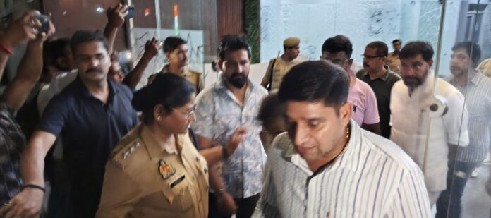 मोनाड यूनिवर्सिटी में एसटीएफ की बड़ी कार्रवाई, चेयरमैन बिजेंद्र चौधरी समेत 9 लोग हिरासत में