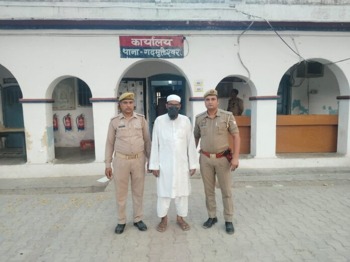 Crime News मदरसे में हाफिज ने किशोरी के साथ किया दुष्कर्म, अश्लील वीडियो बनाकर करता था ब्लैकमेल