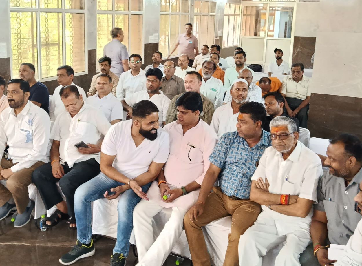 Hapur डीएम अभिषेक पांडेय का पिलखुवा में बड़ा एक्शन, जलभराव, अतिक्रमण और तालाब कब्जे पर सख्ती 1 Hapur --