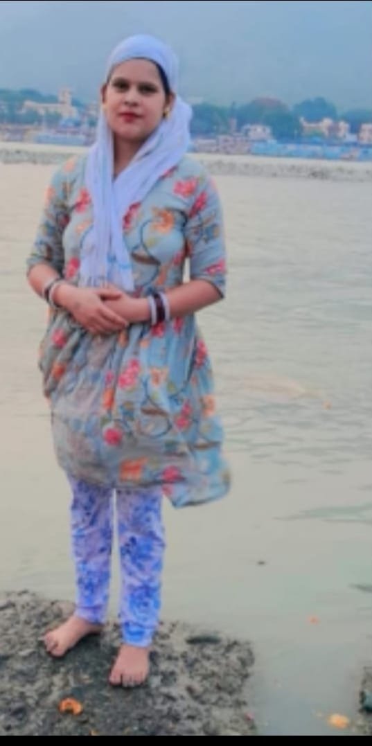 Hapur में सलोनी की मौत के बाद हंगामा, एक घंटे तक जाने नहीं दिया शव, पुलिस ने दिया कार्रवाई का भरोसा Hapur --