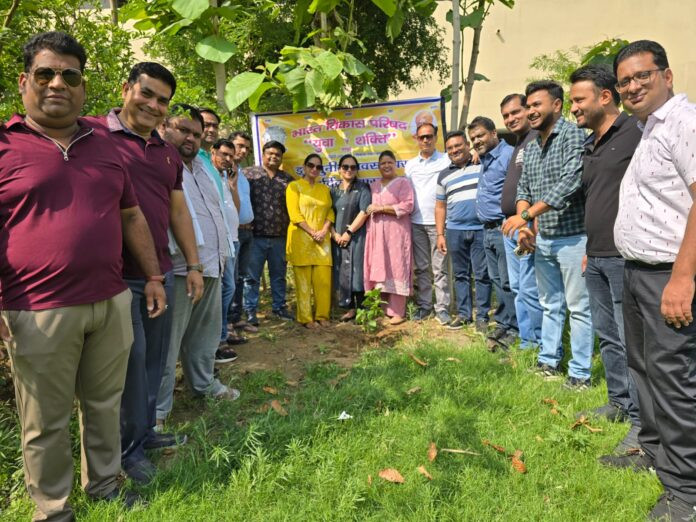Hapur विश्व पर्यावरण दिवस पर भारत विकास परिषद युवा शक्ति ने हापुड़ में लगाए पेड़, आयोजित की गोष्ठी