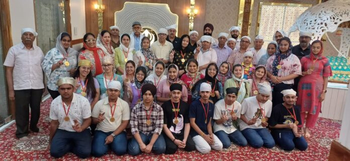 Hapur में पंजाबी सभा समिति ने आयोजित किया दसवीं-बारहवीं उत्तीर्ण छात्रों के लिए मोटिवेशनल कैंप