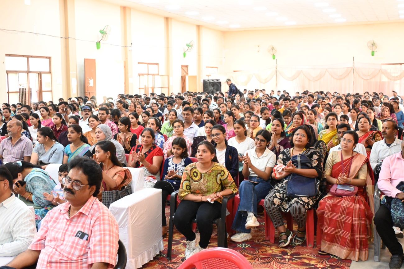 Hi-tech institute का भव्य प्रतिभा सम्मान समारोह, बच्चों को मिला हौसला 2 Hi-tech institute --