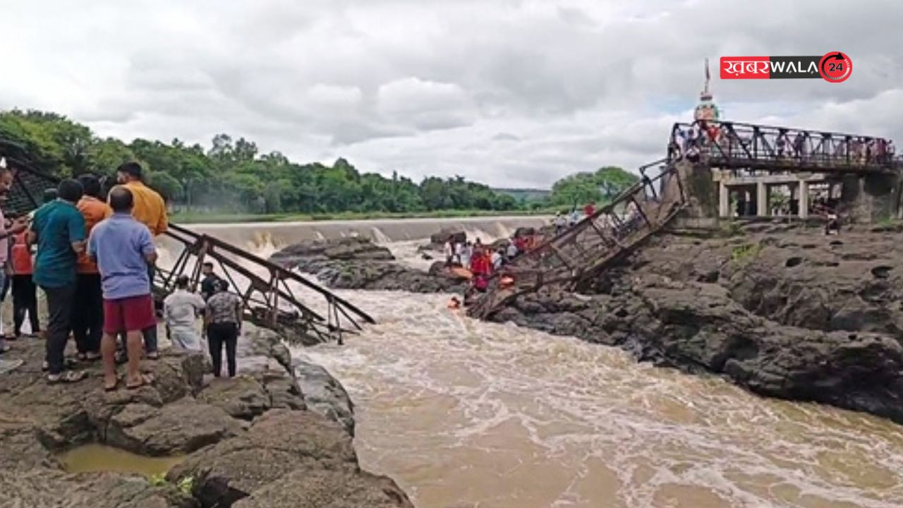 Pune bridge collapse: पुणे में इंद्रायणी नदी पर पुल ढहा, 2 की मौत, कई पर्यटक बह गए, बचाव अभियान जारी 3 Pune indrayani river bridge collapse