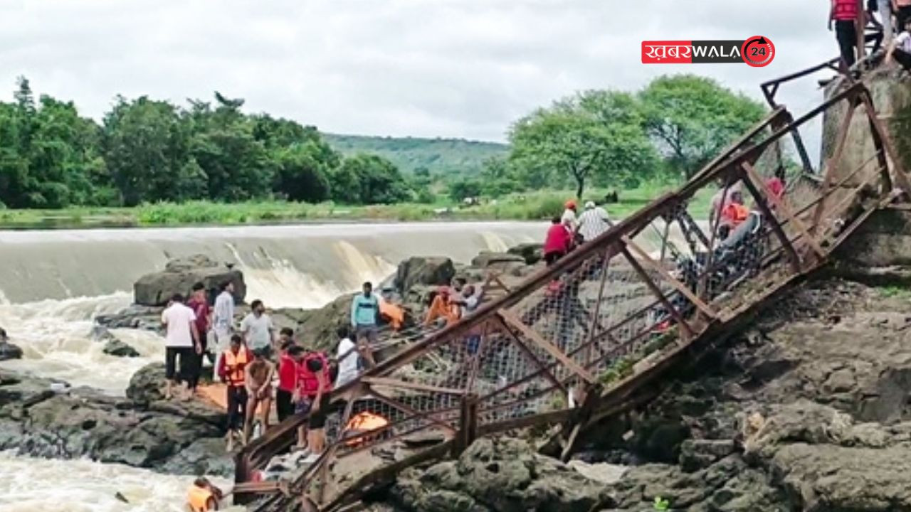 Pune bridge collapse: पुणे में इंद्रायणी नदी पर पुल ढहा, 2 की मौत, कई पर्यटक बह गए, बचाव अभियान जारी 4 Pune indrayani river bridge collapse