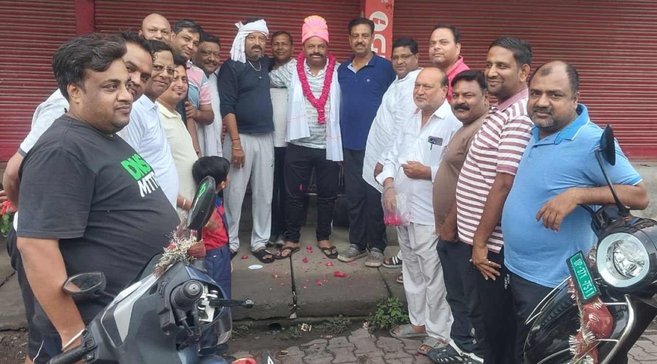 Hapur गुरु पूर्णिमा पर हापुड़ में गुरु संजय शर्मा का पगड़ी पहनाकर सम्मान Hapur -