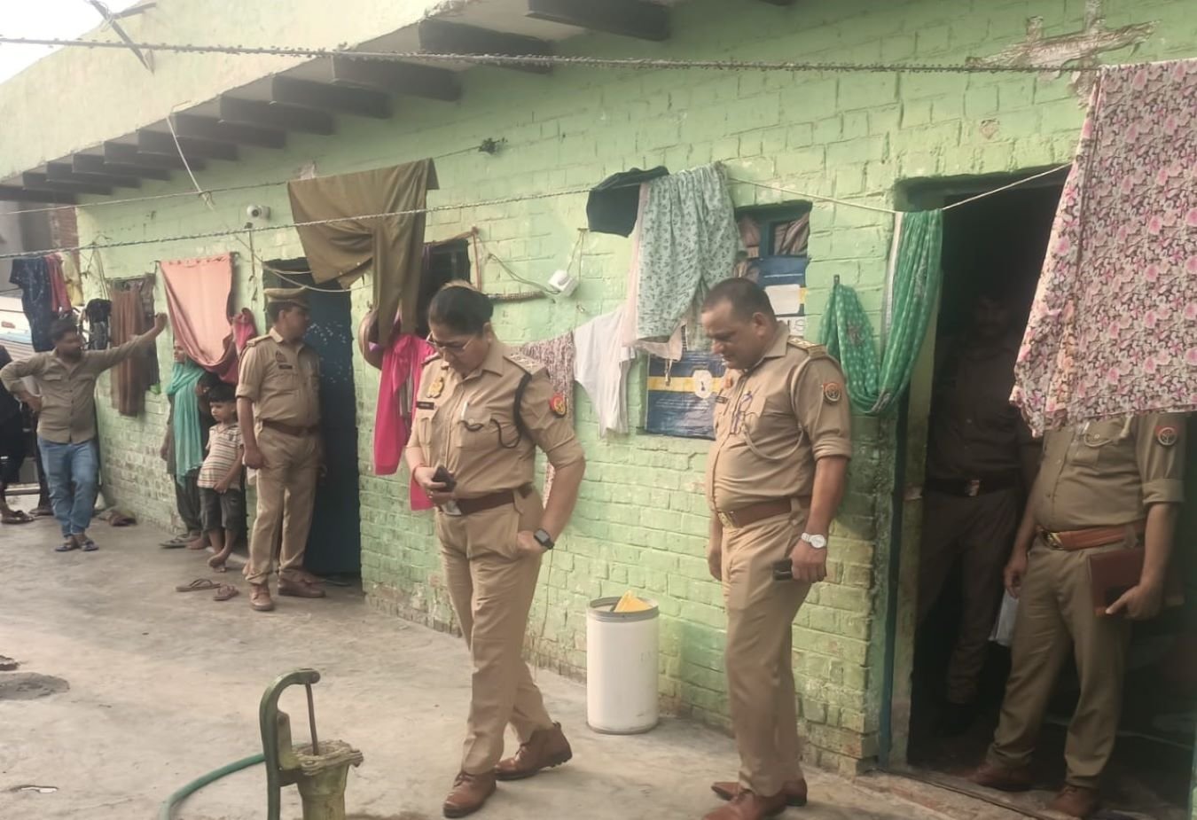 Hapur के शेखपुर खिचरा में चचेरे भाई ने की भाई की हत्या, आरोपी को पुलिस ने हिरासत में लिया Hapur-