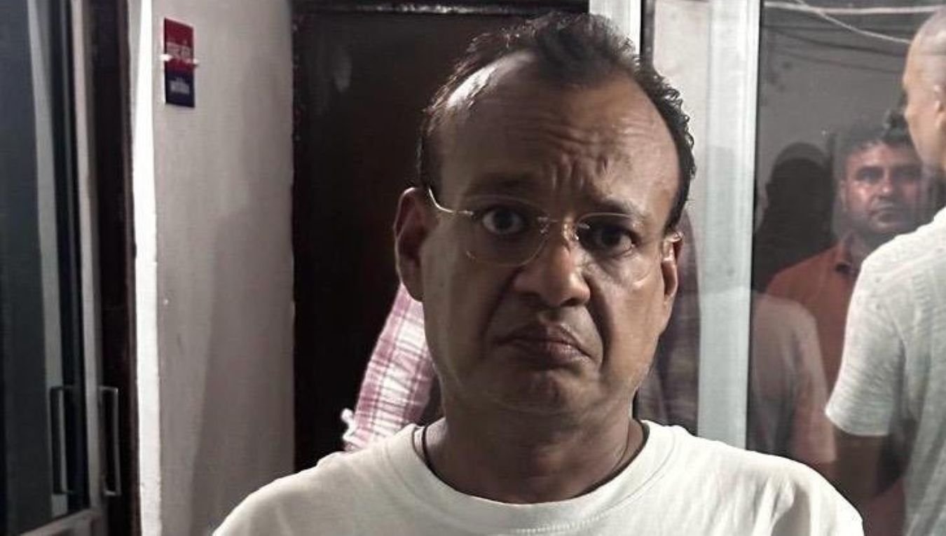 UP News गाजियाबाद में फर्जी दूतावास का पर्दाफाश: यूपी एसटीएफ ने हर्षवर्धन जैन को गिरफ्तार किया, हवाला रैकेट और फर्जी पासपोर्ट बरामद 1 UP News