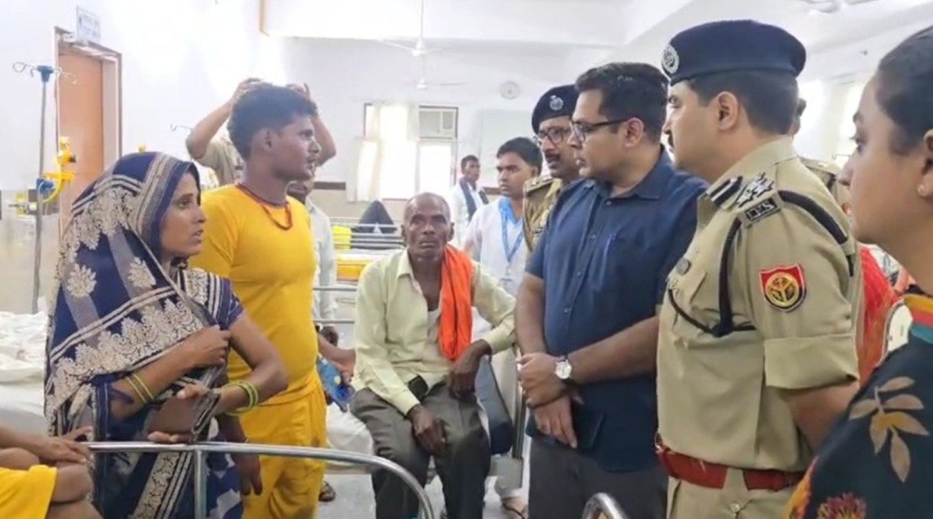 Up news बुलंदशहर के खुर्जा में भीषण सड़क हादसा: 8 की मौत, 45 घायल 1 Up news-