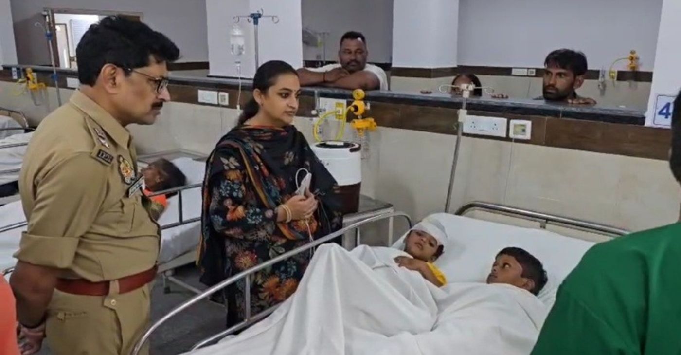 Up news बुलंदशहर के खुर्जा में भीषण सड़क हादसा: 8 की मौत, 45 घायल 2 Up news--