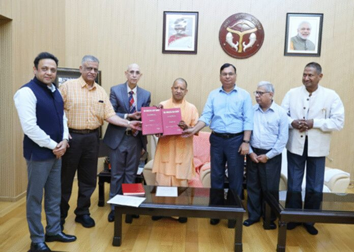 न्यायिक आयोग ने सीएम योगी को सौंपी गोपनीय रिपोर्ट, सपा ने उठाए सवाल